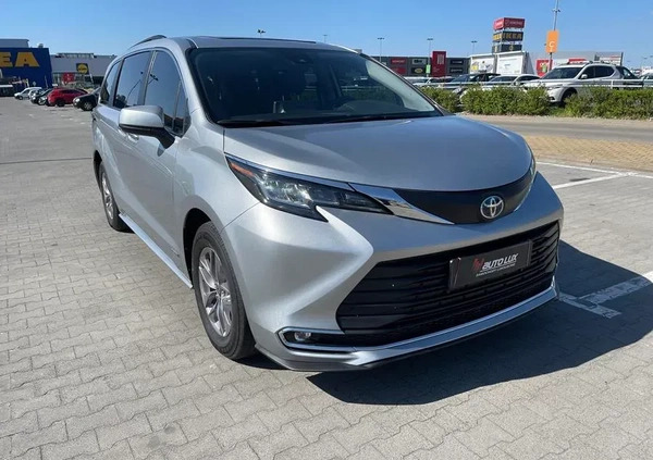 Toyota Sienna cena 209400 przebieg: 16990, rok produkcji 2021 z Narol małe 436